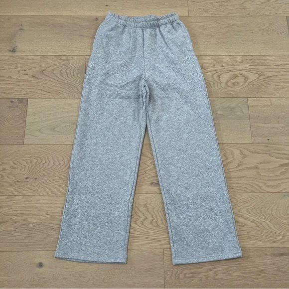 ALO Yoga Accolade Set Quarter Zip and Sweatpants Light Gray Unisex - Picture 13 of 16